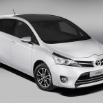 2013-Toyota-Verso-front-angle