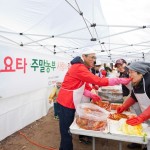 사진(2)_토요타 주말농부 직접 기른 배추로 김장 담그고 사랑 나눴다