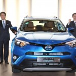 사진자료_2016 All New RAV4 Hybrid 과 함께한 요시다 아키히사 한국토요타사장_좌 & 마츠모토 아키-