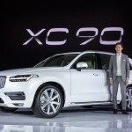 사진자료_볼보자동차 브랜드 홍보대사 배우 이정재가 The All-New XC90 차량을 공개하고 있다