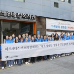 [사진 1] 메르세데스-벤츠 사회공헌위원회가 지난 24일 금천구 독산동 내 재가 장애인 가정을 위한 주거환경개선 봉사활동을 실시했다