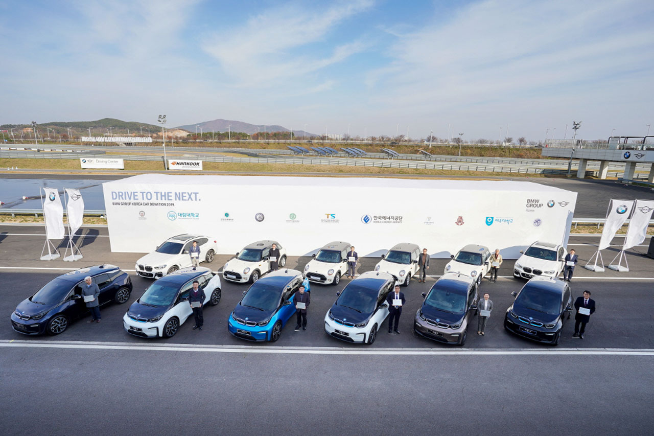 사진2_BMW 그룹 코리아, 특성화 고등학교 및 정부 기관 대상 ‘연구용 차량 기증식’ 진행