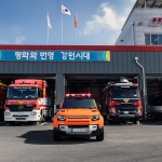 사진자료_재규어 랜드로버 코리아 강원도소방본부에 긴급재난대응을 위한 올 뉴 디펜더 110 기증 (1)