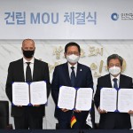 BMW R&D센터 건립 MOU 체결식-왼쪽부터 디터 스트로블 BMW코리아 R&D 총괄 센터장, 박남춘 인천시장, 이원재 인천경제자유구역청장