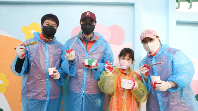 [사진자료4] 한국타이어 주관 가족과 함께하는 벽화그리기 봉사활동  현장