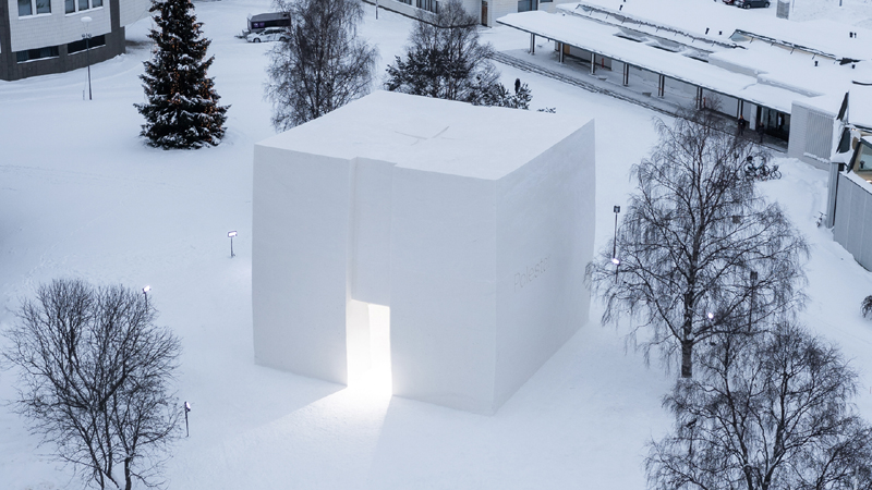 [이미지1] 폴스타 스노우 스페이스 큐브 모양 건축물 1