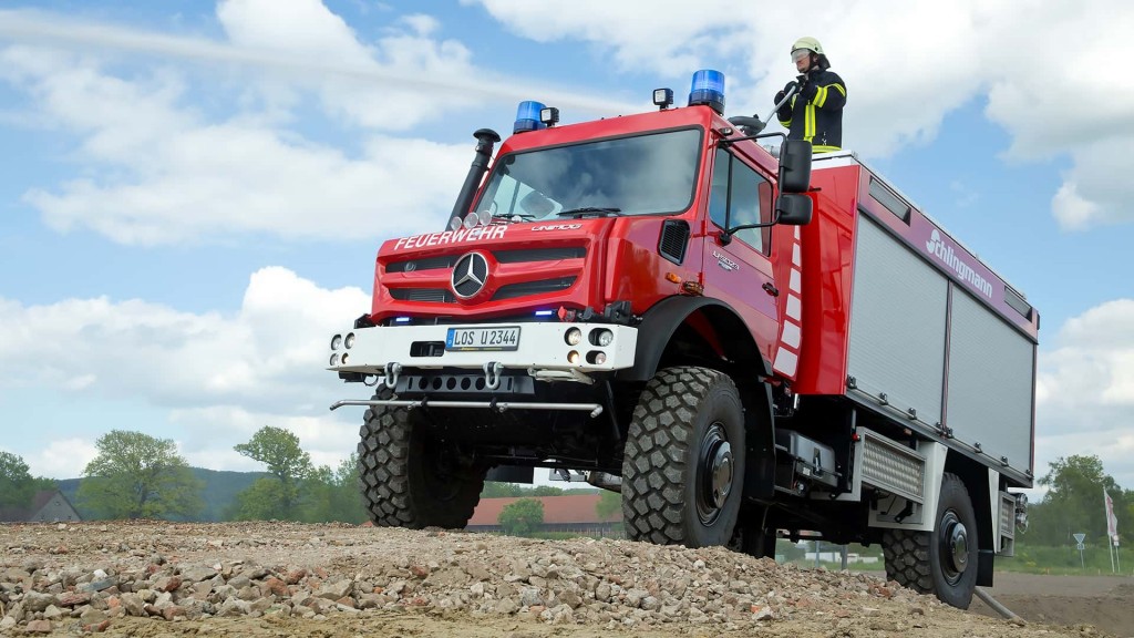 mercedes-benz-special-trucks-auf-der-firemobil-2023