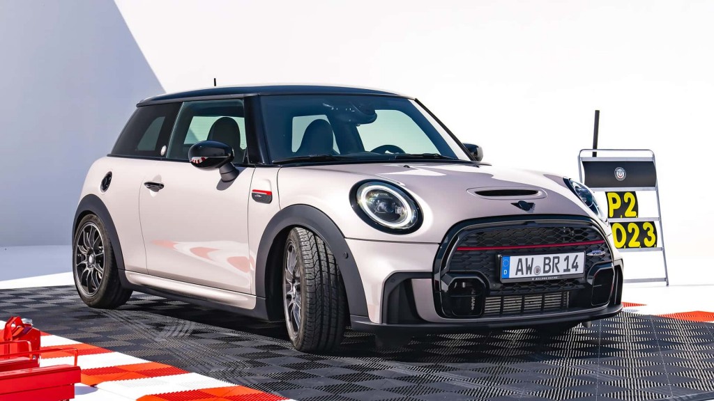 mini-john-cooper-works-2023-bulldog-racing-edition