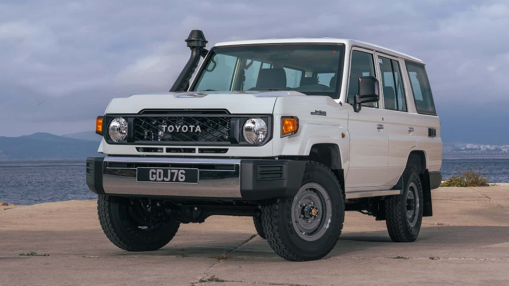 toyota-land-cruiser-70-series-humanitarian-efforts (3)