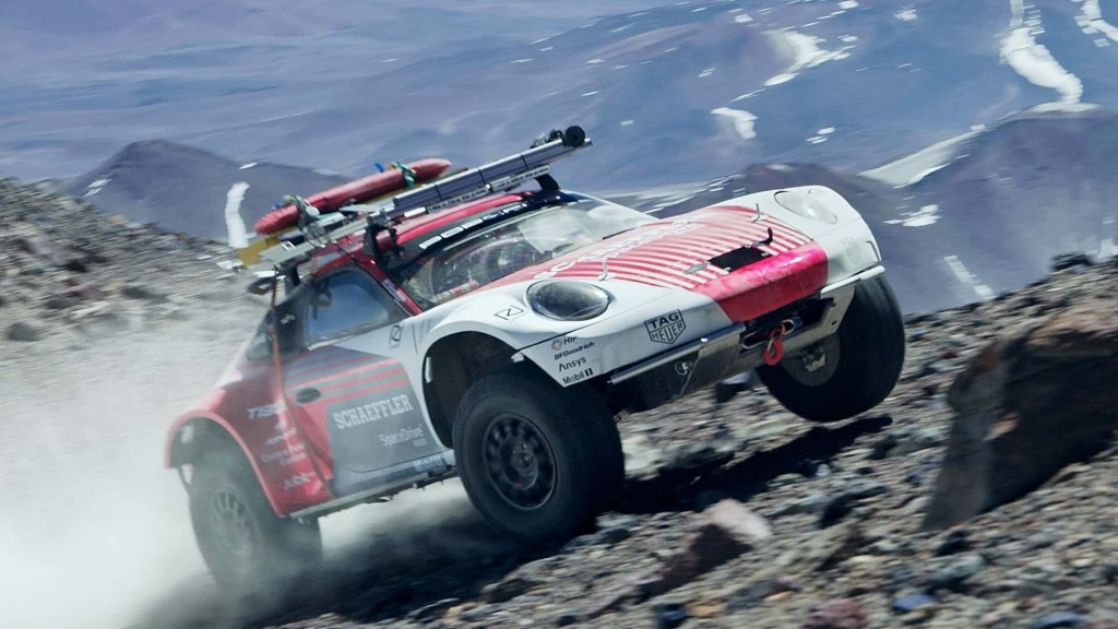 porsche-911-sets-altitude-world-record (1)