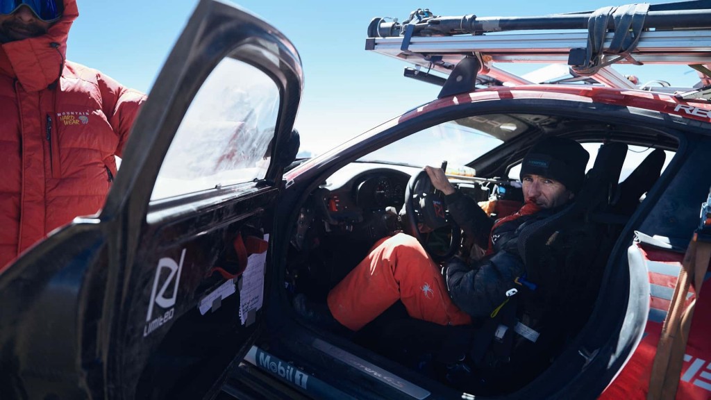 porsche-911-sets-altitude-world-record (6)