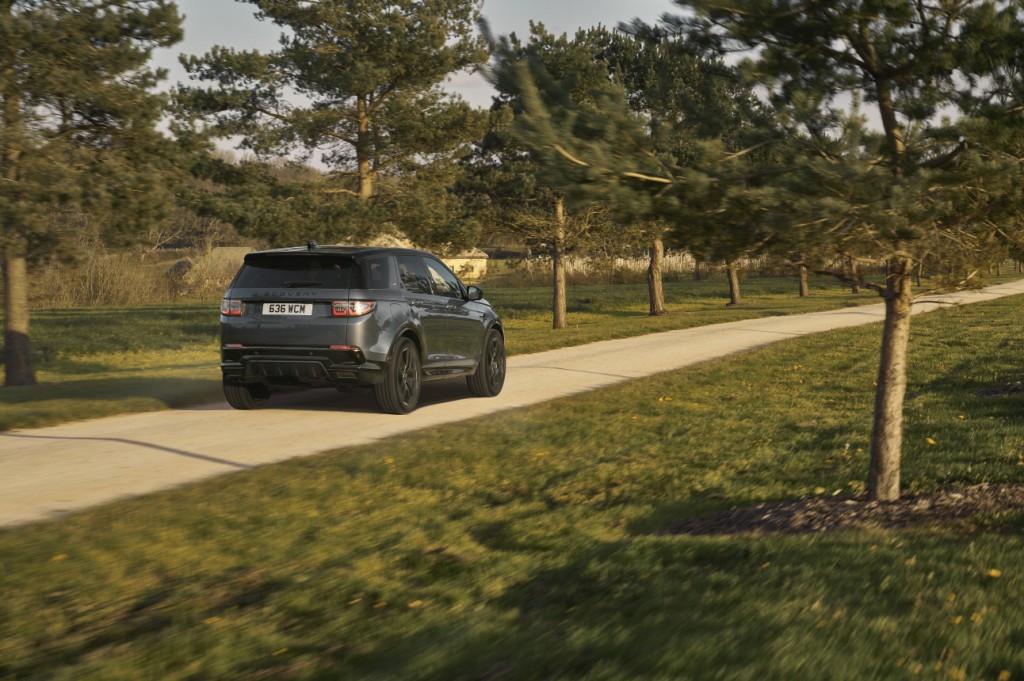 사진자료_JLR 코리아, 다재다능한 프리미엄 패밀리 SUV 뉴 디스커버리 스포츠 부분 변경 모델 출시 (5)