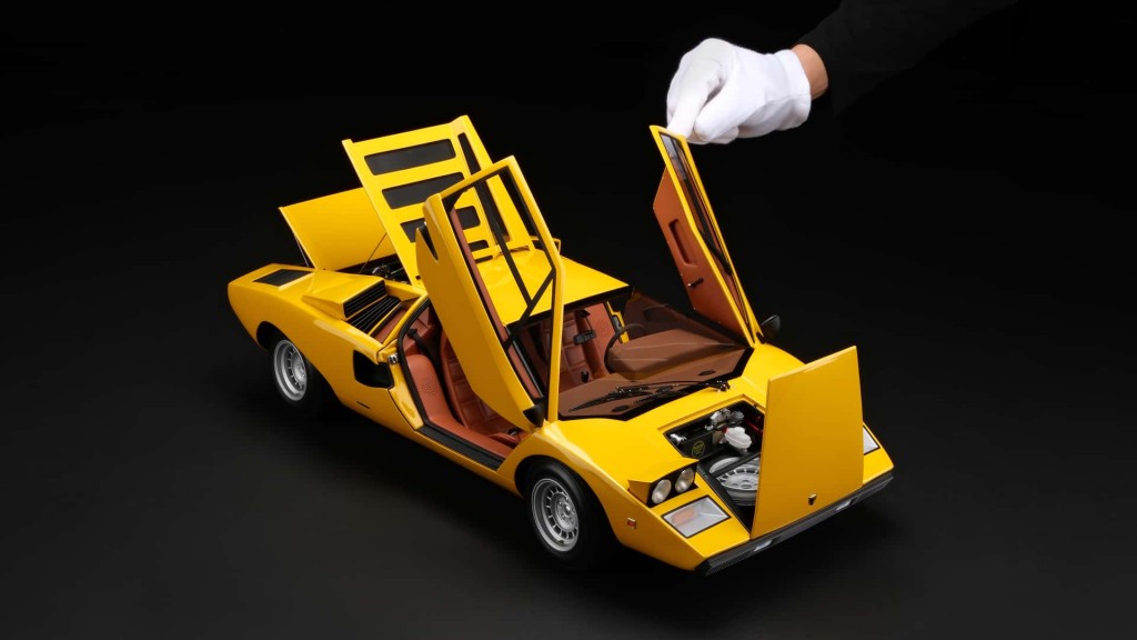 1-8-scale-lamborghini-countach-lp400-by-amalgam