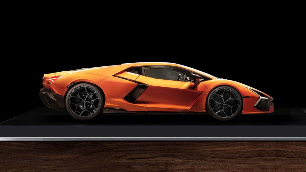 1-8-scale-lamborghini-revuelto-by-amalgam