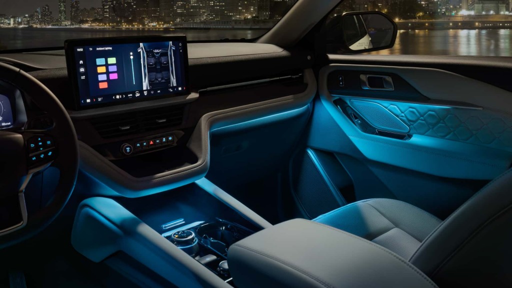2025-ford-explorer-platinum-interior (10)