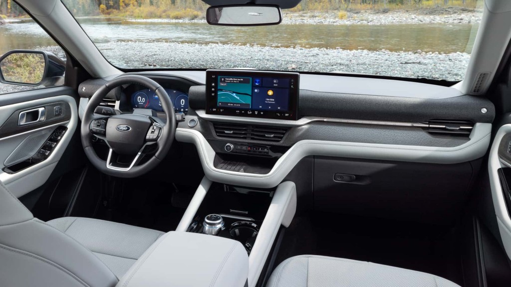 2025-ford-explorer-platinum-interior (2)