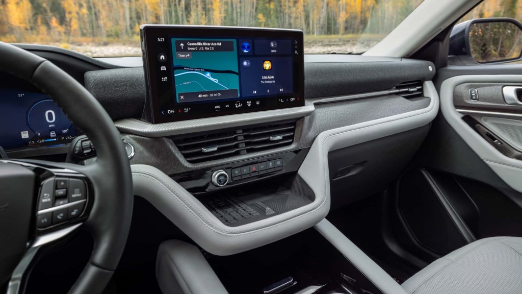 2025-ford-explorer-platinum-interior (4)