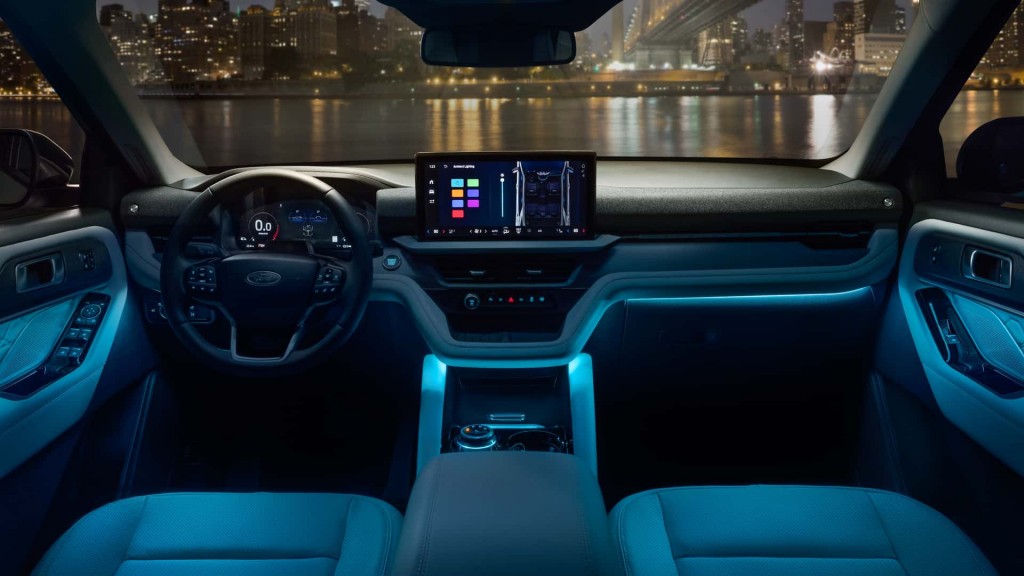 2025-ford-explorer-platinum-interior (9)