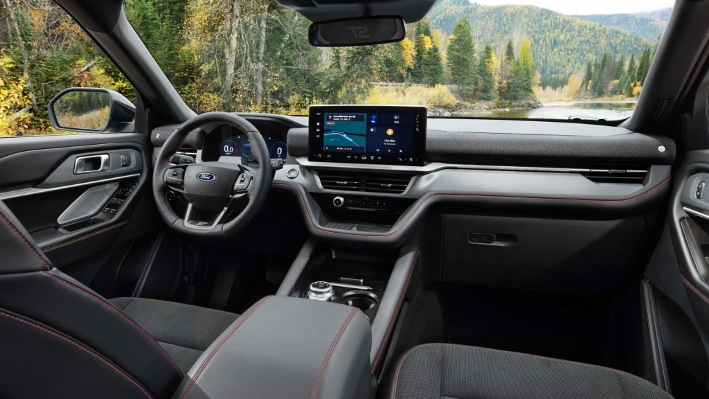 2025-ford-explorer-st-interior (2)