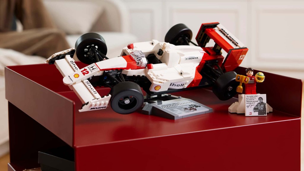 lego-mclaren-mp4-4-with-ayrton-senna-figure (4)