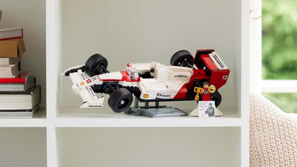 lego-mclaren-mp4-4-with-ayrton-senna-figure (6)