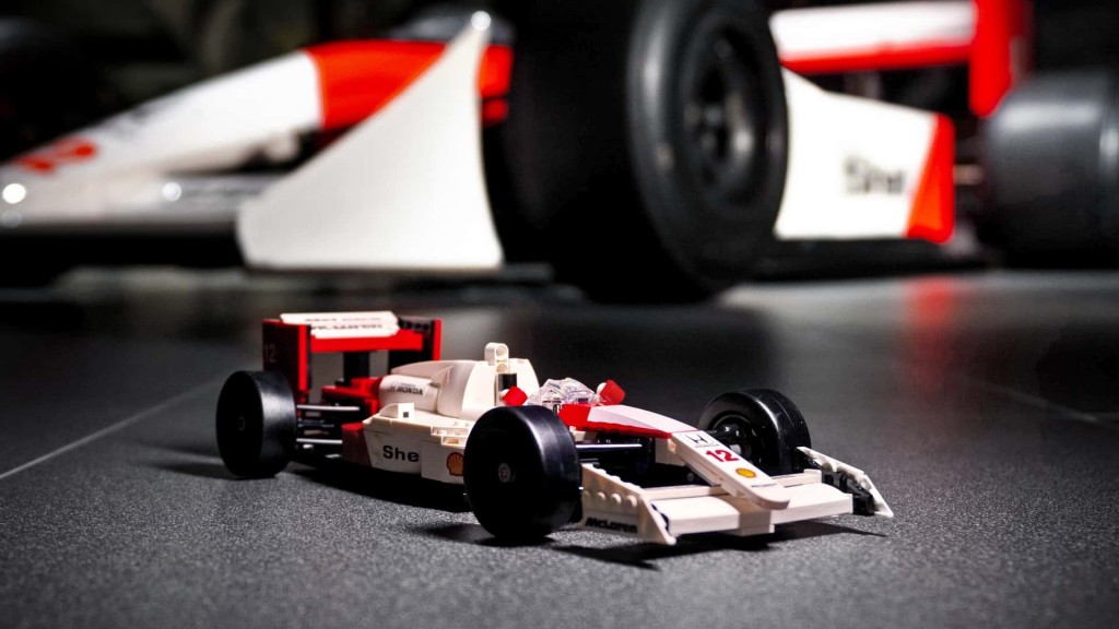 lego-mclaren-mp4-4-with-ayrton-senna-figure (8)