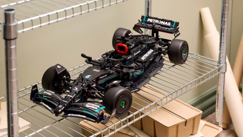 lego-technic-mercedes-amg-f1-w14-e-performance (3)