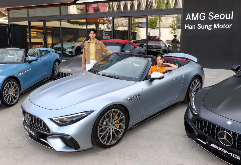 [사진 4] 메르세데스-벤츠 코리아, ‘메르세데스-AMG SL 마누팍투어’ 4개 색상 에디션 120대 한정 출시 4