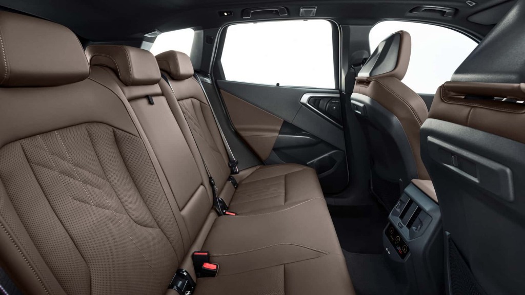 2025-bmw-x3-m50-xdrive (2)