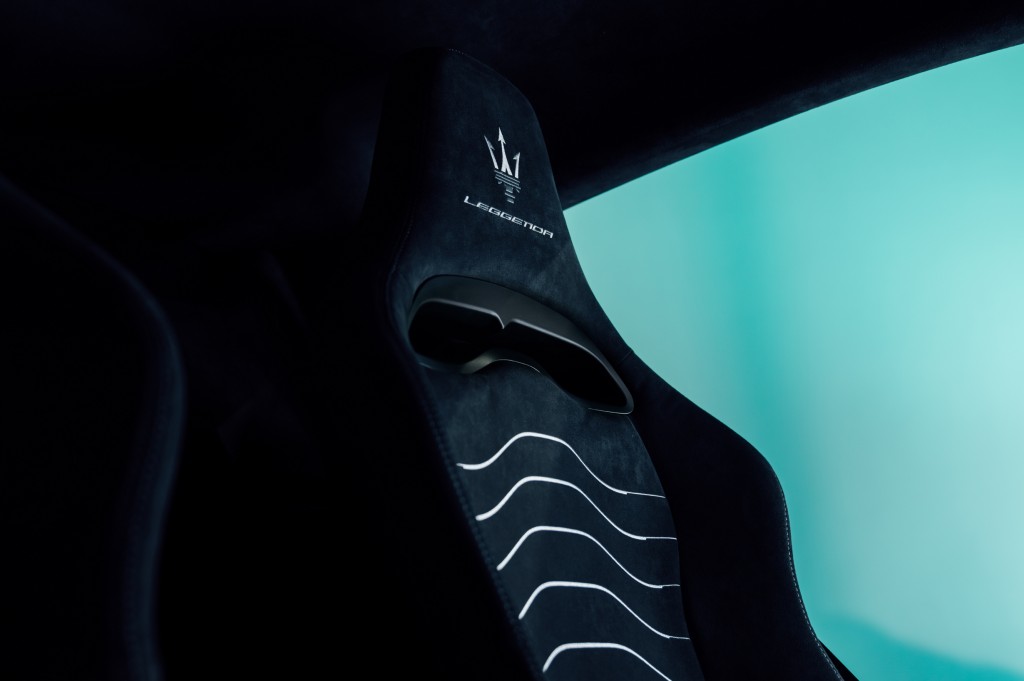 [첨부 이미지 6] Maserati MC20 Leggenda_시트
