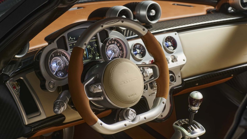 pagani-utopia-roadster-020300-volante