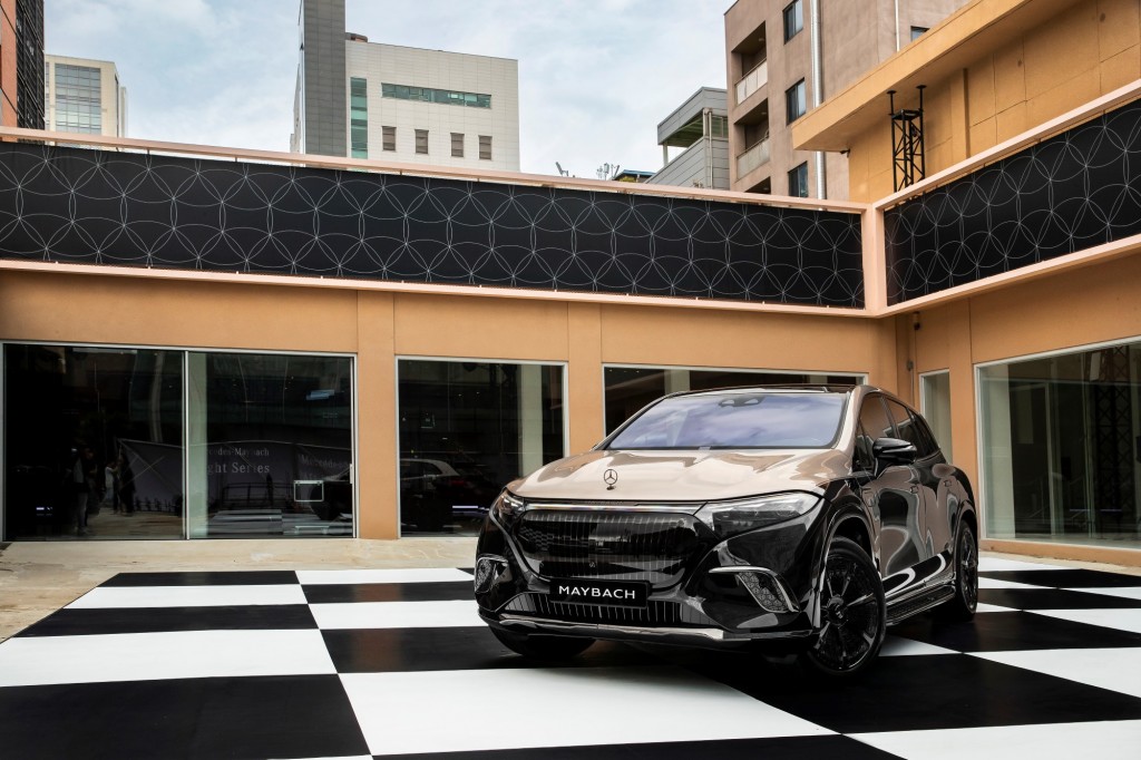 [사진 2] 메르세데스-마이바흐 EQS 680 SUV 나이트 시리즈