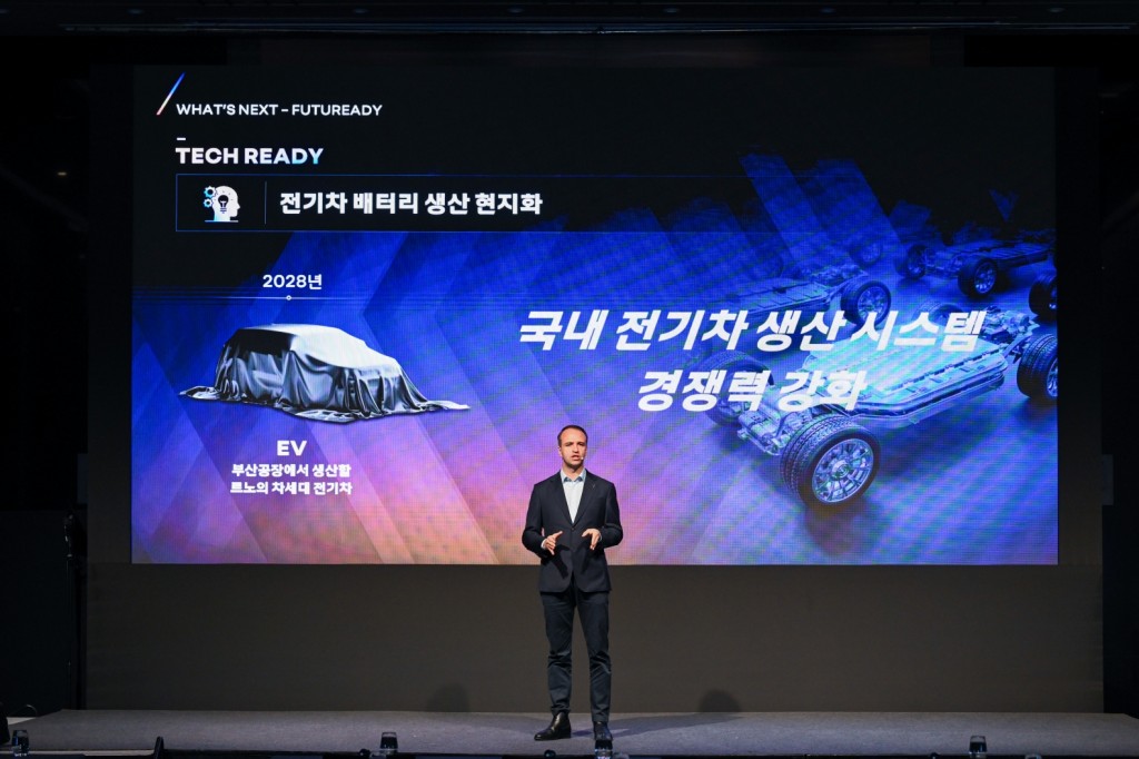 [사진자료] 르노코리아 니콜라 파리 사장이 기자 간담회에서 발표를 하고 있다._3